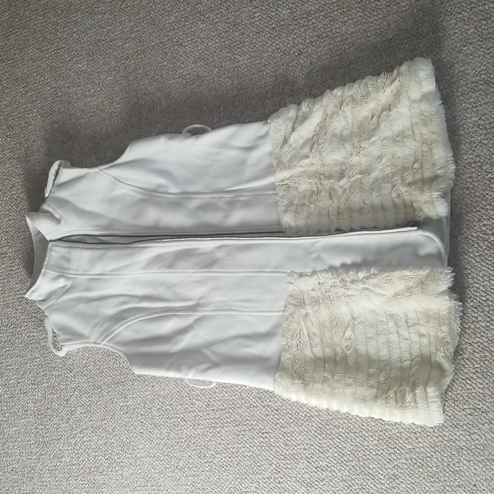 Sleeveless jacket